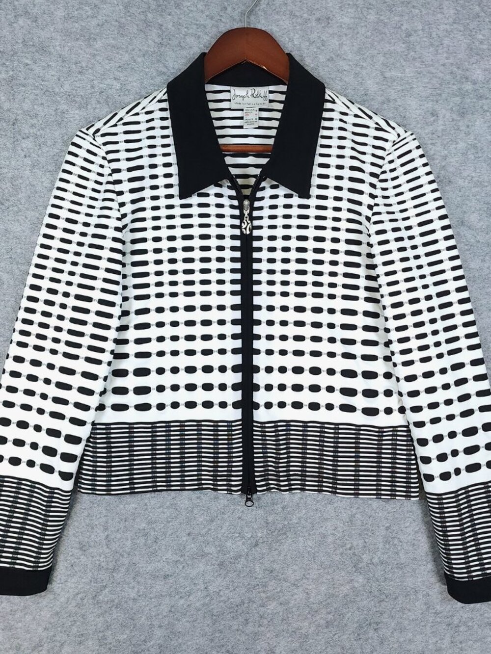 Joseph Ribkoff Size 12 Black White Geometric Striped Print Cropped Zip Jacket